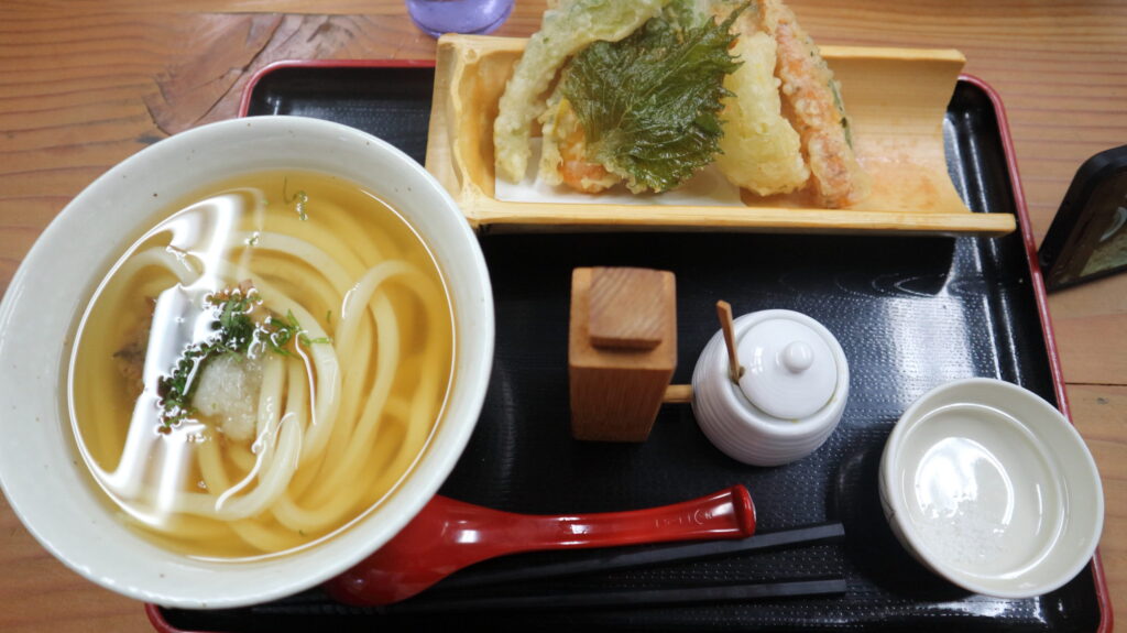 白糸うどん　やすじ　うどん定食